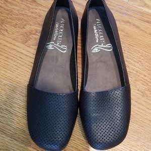 BRAND NEW AEROSOLE SHOES